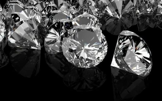 What to Know Before Buying a Diamond Online