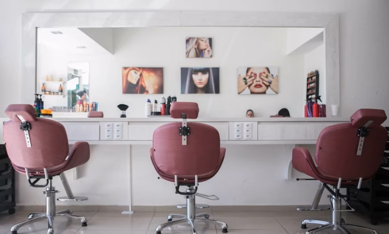 How to Select a Beauty Stool That Complements Your Salon’s Aesthetic and Functionality