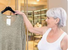 Elevating Natural Gray Hair Through Thoughtful Outfit Colors